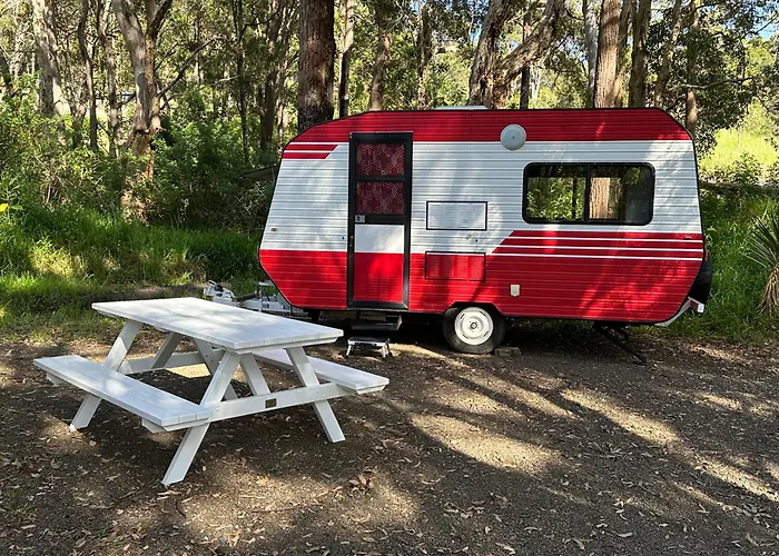 Alice & Elvis, Crescent Head, Retro Caravans With Deck, Bathroom & Outdoor Bath In A Bush Setting Near The Beach