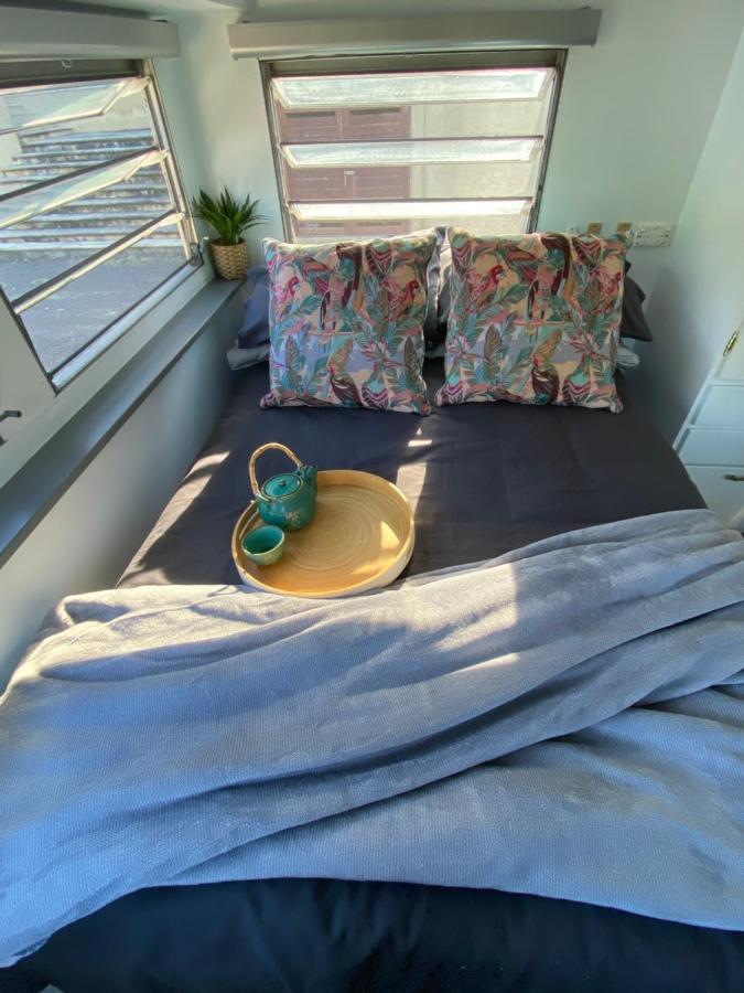 Alice & Elvis, Crescent Head, Retro Caravans With Deck, Bathroom & Outdoor Bath In A Bush Setting Near The Campsite *