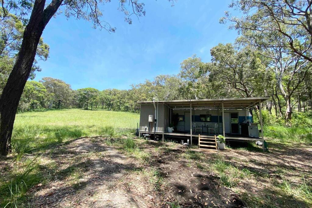 Alice & Elvis, Crescent Head, Retro Caravans With Deck, Bathroom & Outdoor Bath In A Bush Setting Near The Campsite