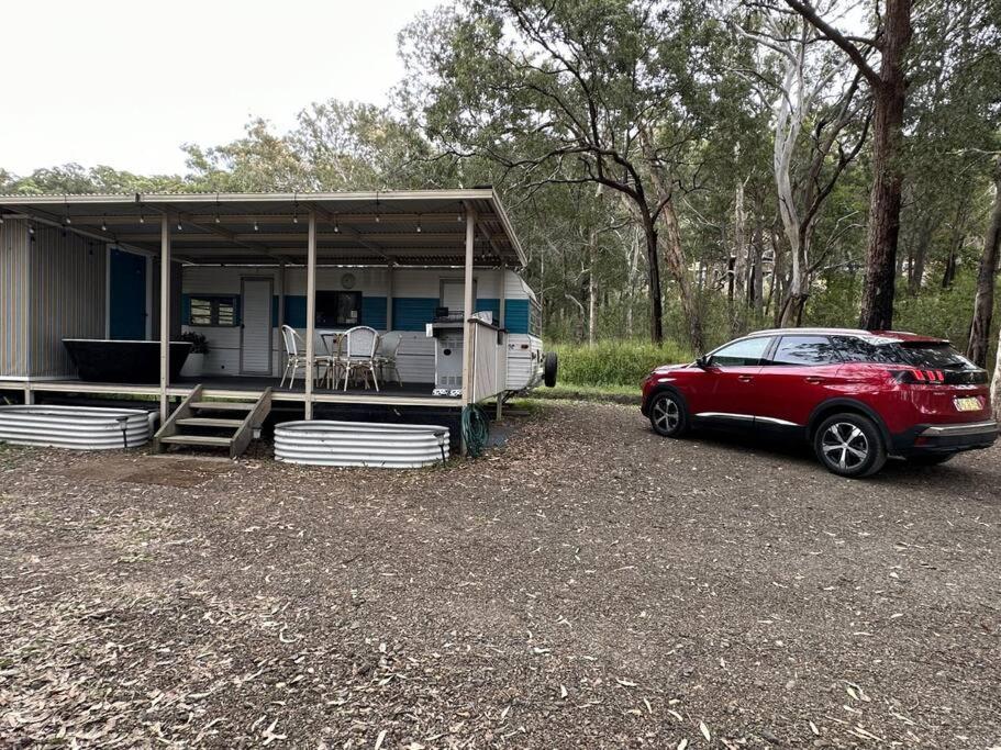 Campsite Alice & Elvis, Crescent Head, Retro Caravans With Deck, Bathroom & Outdoor Bath In A Bush Setting Near The *