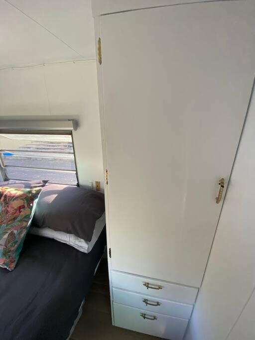 Campsite Alice & Elvis, Crescent Head, Retro Caravans With Deck, Bathroom & Outdoor Bath In A Bush Setting Near The *
