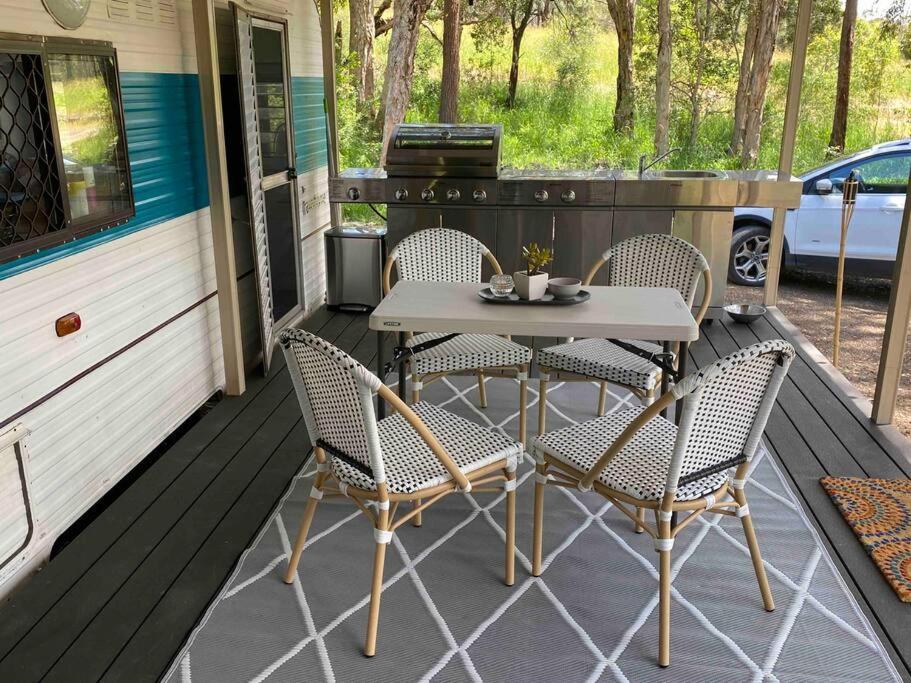 Alice & Elvis, Crescent Head, Retro Caravans With Deck, Bathroom & Outdoor Bath In A Bush Setting Near The * Crescent Head
