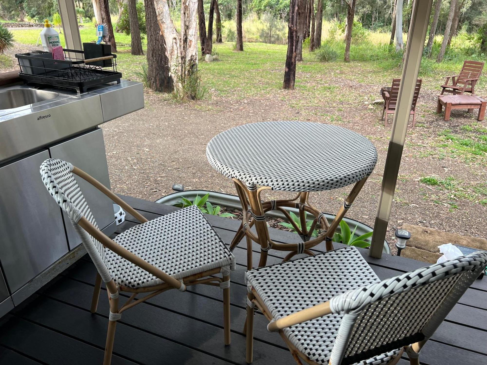 Alice & Elvis, Crescent Head, Retro Caravans With Deck, Bathroom & Outdoor Bath In A Bush Setting Near The Campsite *