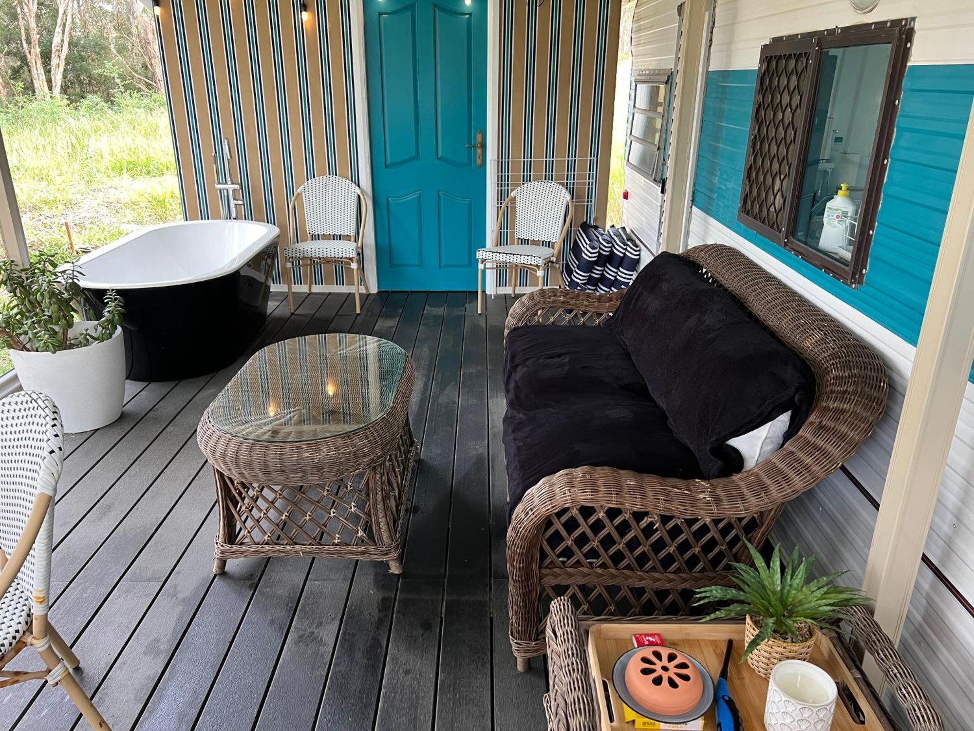 Campsite Alice & Elvis, Crescent Head, Retro Caravans With Deck, Bathroom & Outdoor Bath In A Bush Setting Near The *