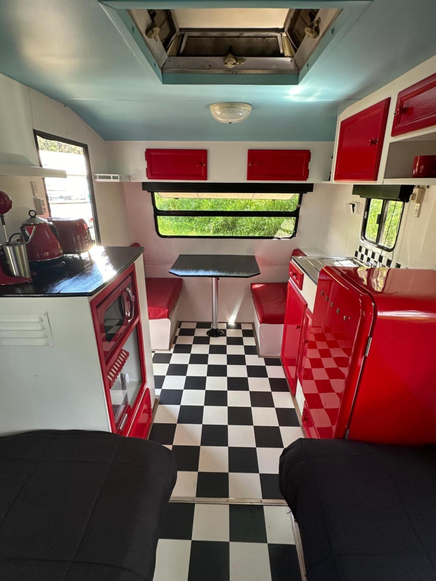 Alice & Elvis, Crescent Head, Retro Caravans With Deck, Bathroom & Outdoor Bath In A Bush Setting Near The Campsite Crescent Head