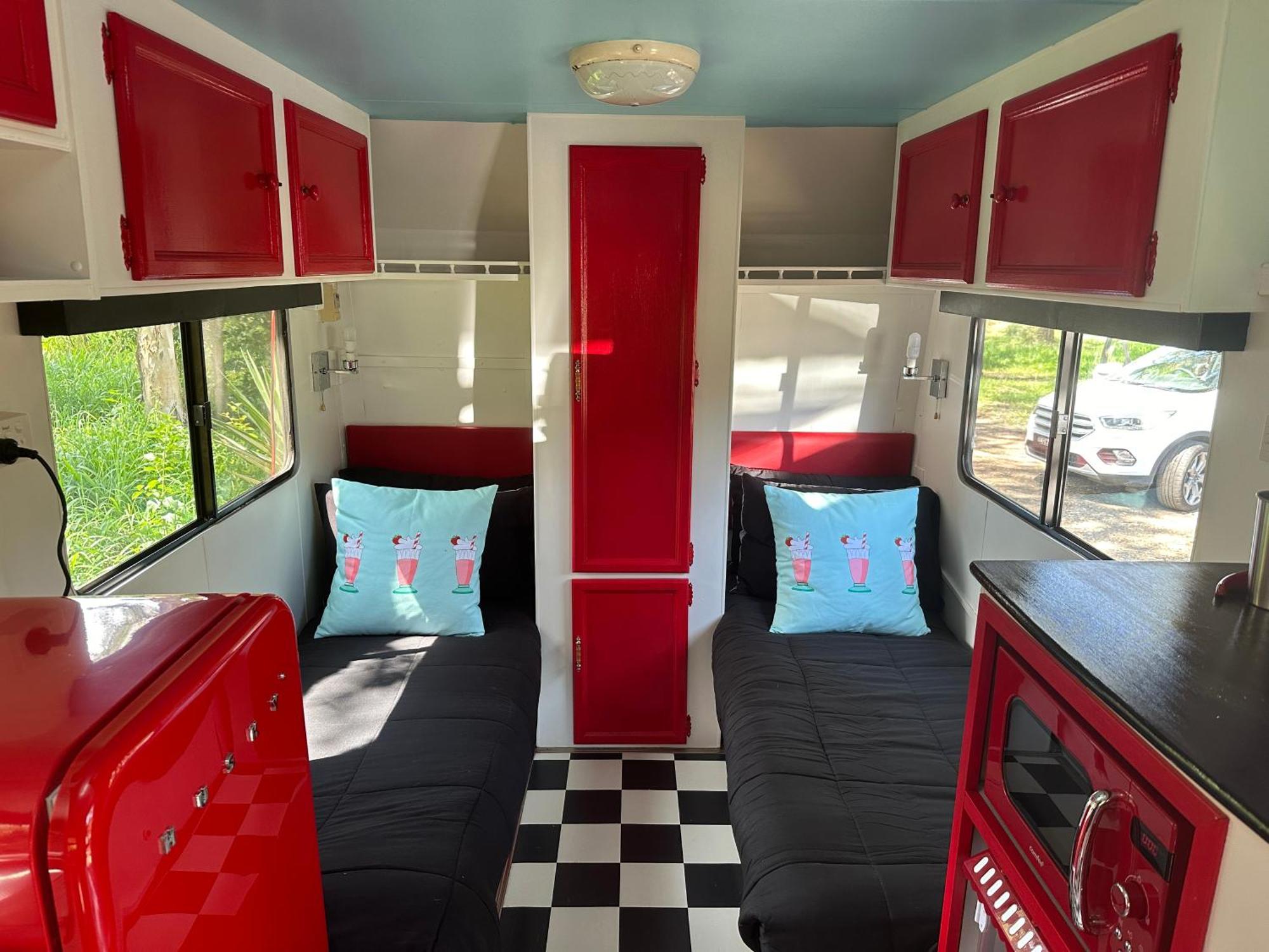 Alice & Elvis, Crescent Head, Retro Caravans With Deck, Bathroom & Outdoor Bath In A Bush Setting Near The Campsite