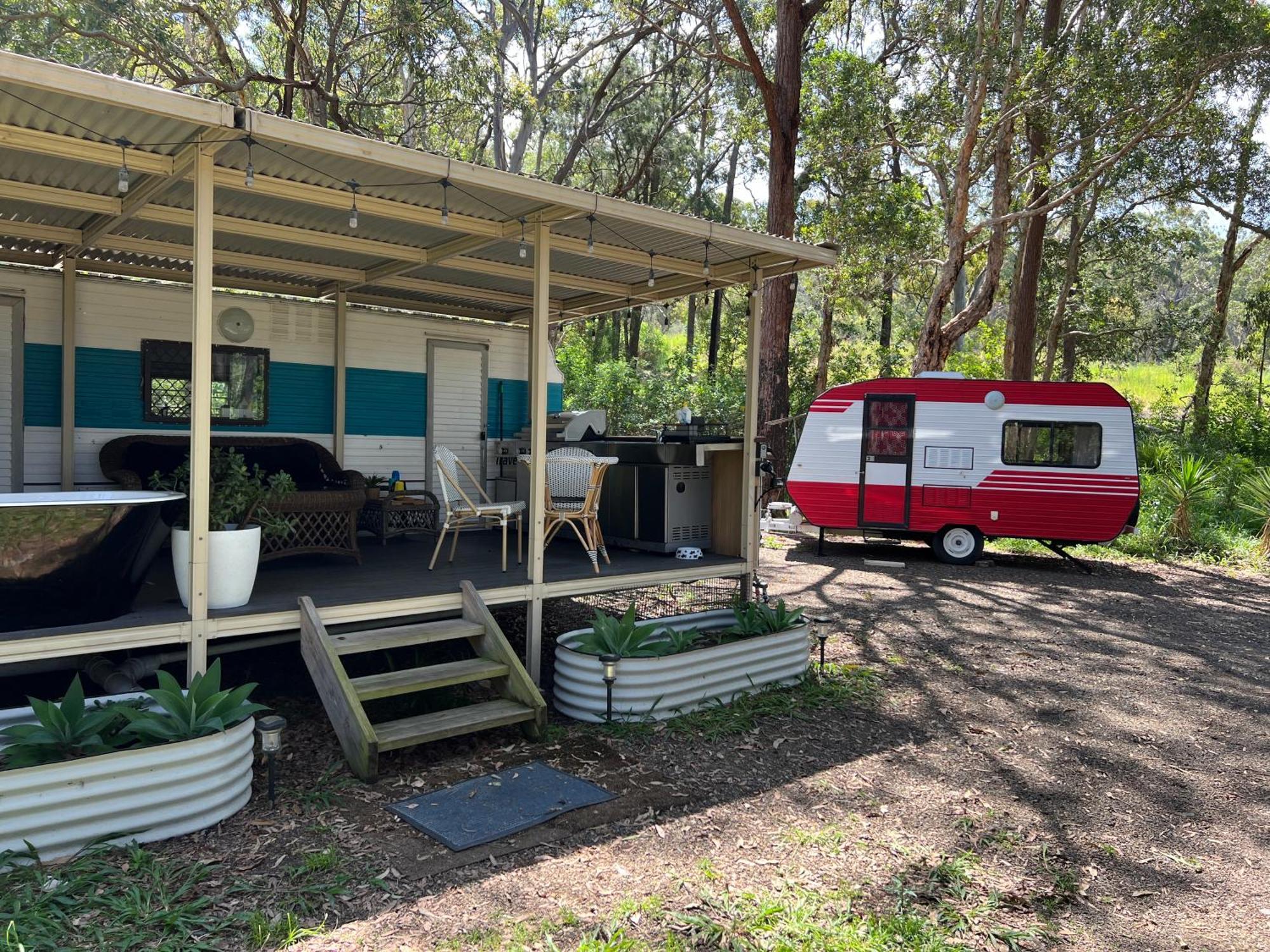 Campsite Alice & Elvis, Crescent Head, Retro Caravans With Deck, Bathroom & Outdoor Bath In A Bush Setting Near The