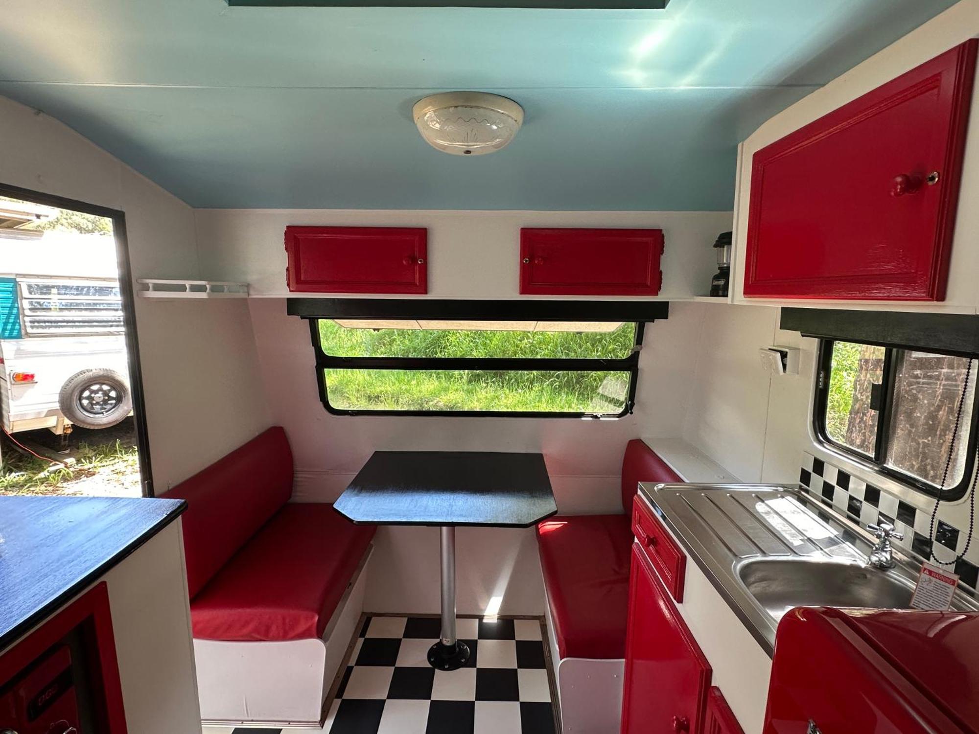 Alice & Elvis, Crescent Head, Retro Caravans With Deck, Bathroom & Outdoor Bath In A Bush Setting Near The Campsite *