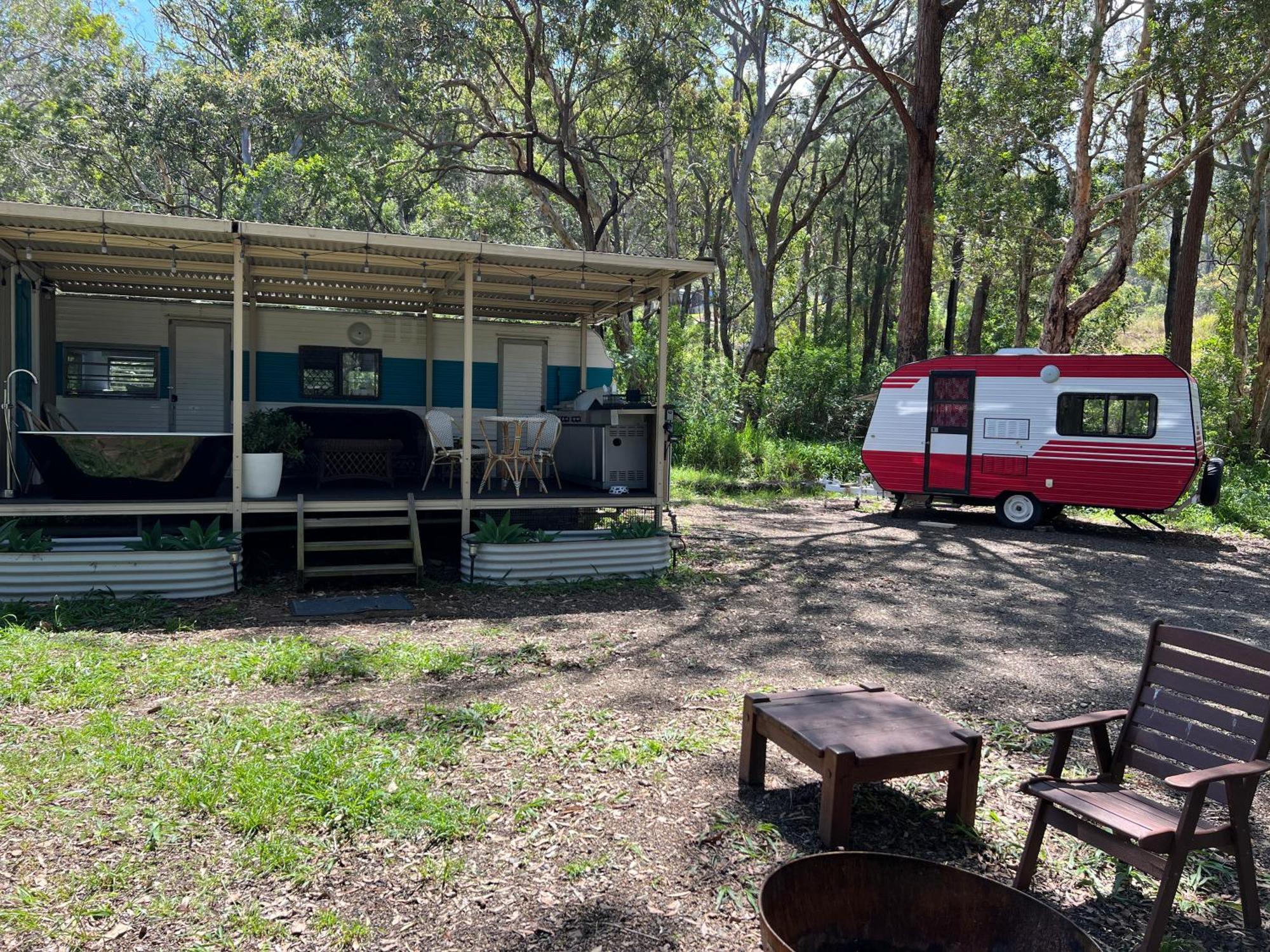 Alice & Elvis, Crescent Head, Retro Caravans With Deck, Bathroom & Outdoor Bath In A Bush Setting Near The Crescent Head