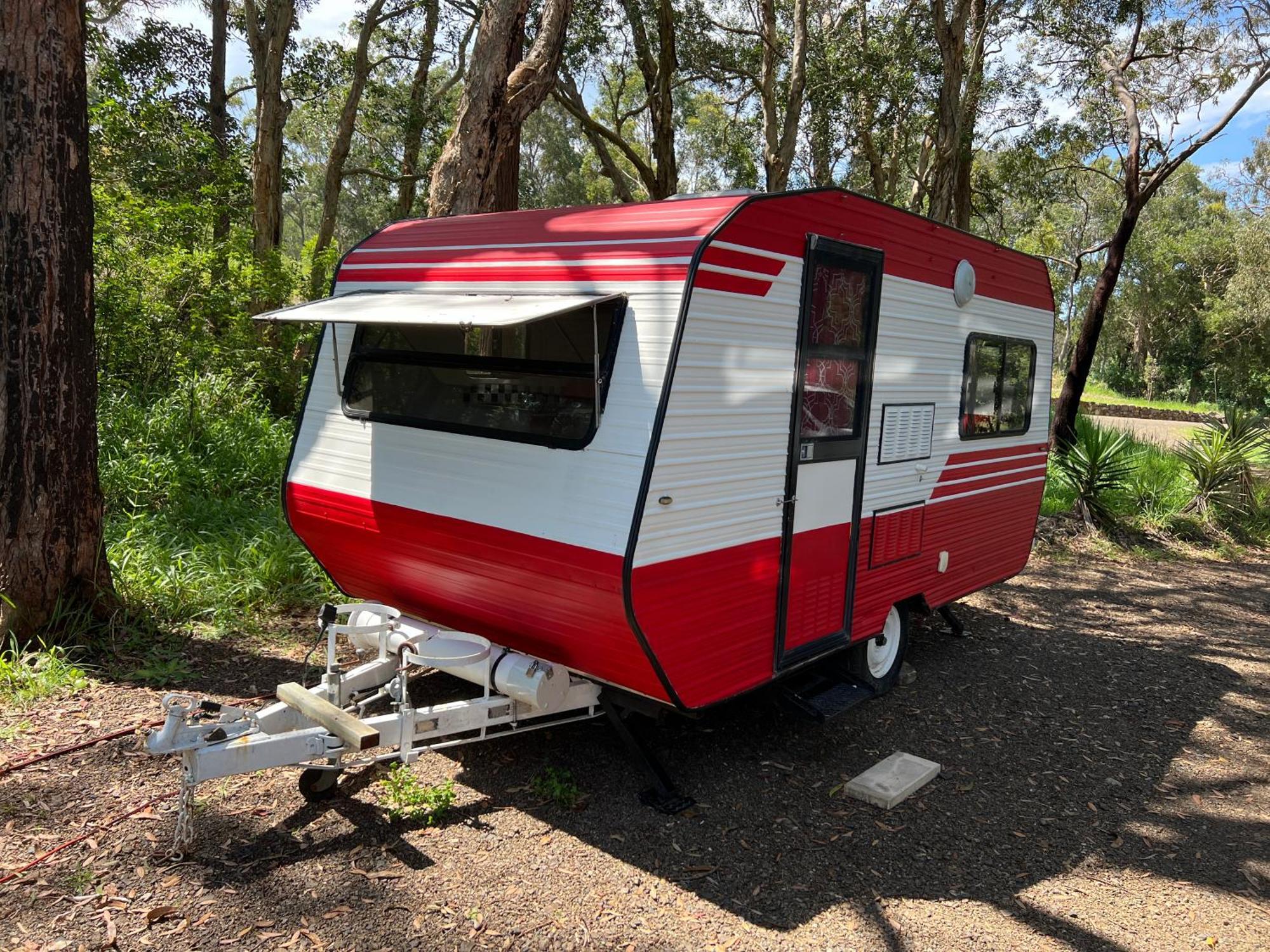 Alice & Elvis, Crescent Head, Retro Caravans With Deck, Bathroom & Outdoor Bath In A Bush Setting Near The